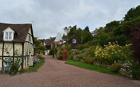 Whitewells Farm Cottages - 7 Exceptionally Well Appointed Pet Friendly Barn Conversions Set In 10 Acres Of Gardens, Fields And Woodland Suitable From 2 To 24 People With Breathtaking Views Towards The Malvern Hills, Herefordshire And Worcestershire